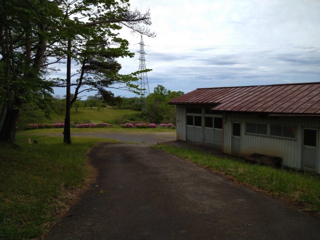 小屋の前あたりの様子を撮影した写真