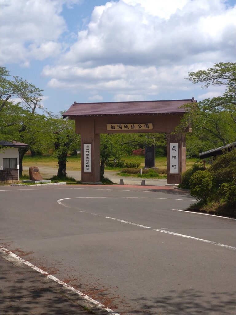 船岡城址公園門の外観の様子を撮影した写真